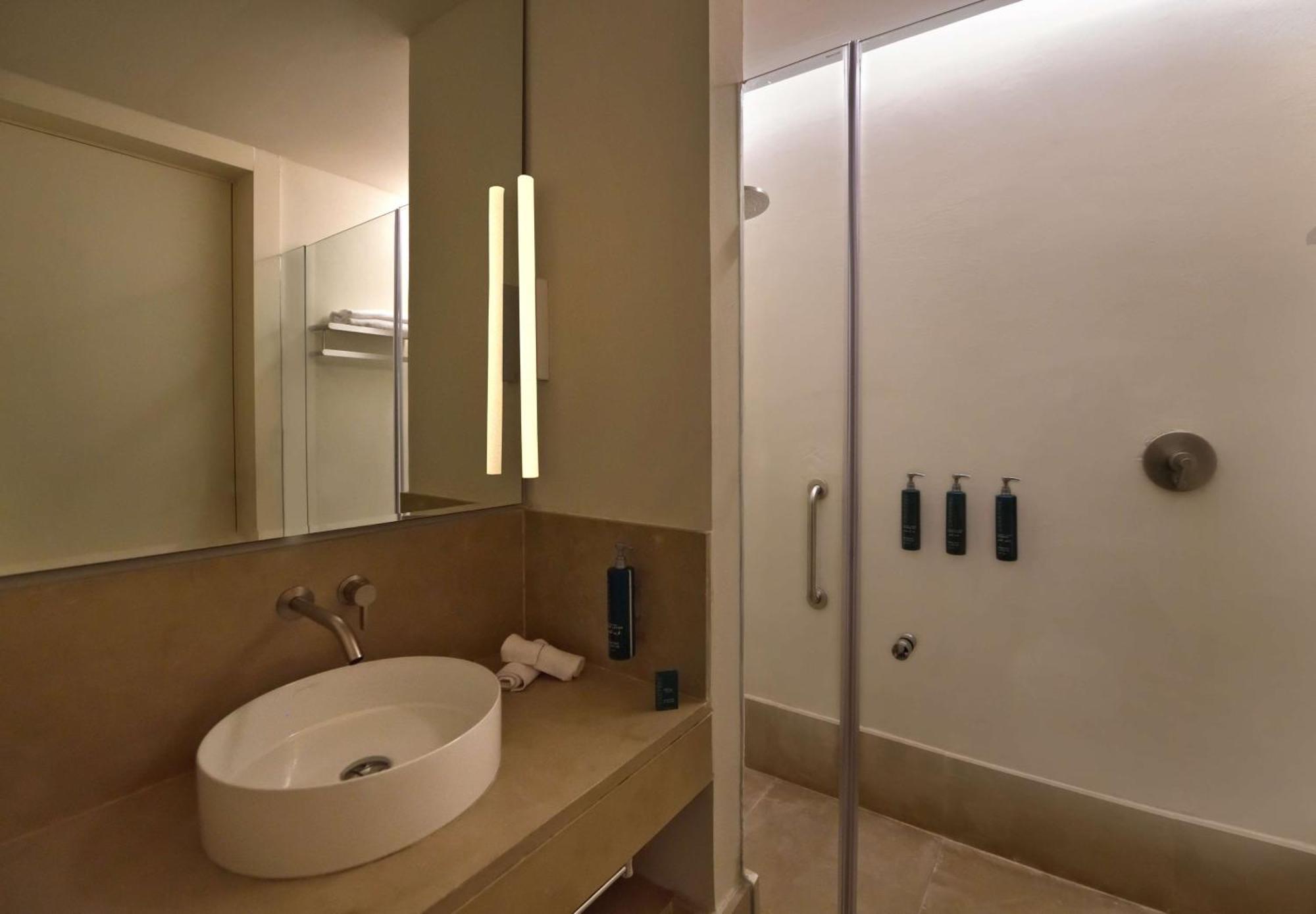 Doubletree By Hilton Ben Guerir Hotel & Residences Benguerir Eksteriør billede