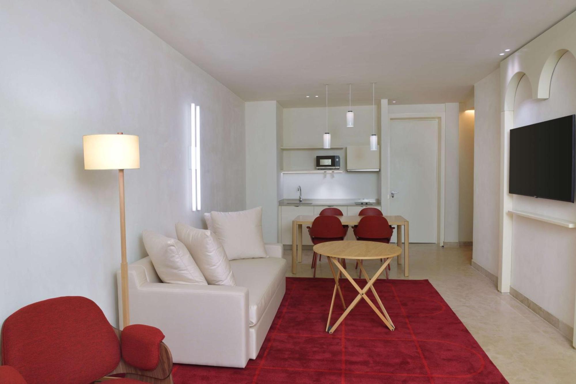 Doubletree By Hilton Ben Guerir Hotel & Residences Benguerir Eksteriør billede