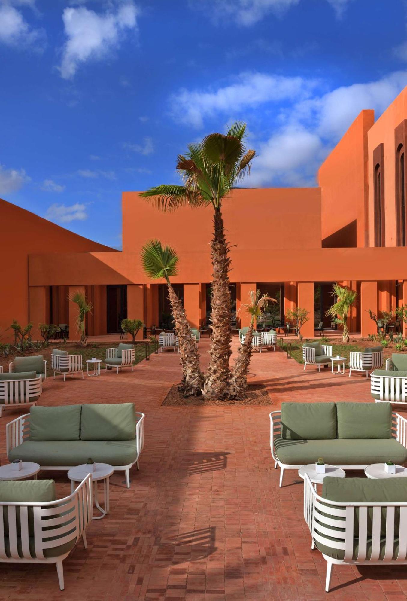 Doubletree By Hilton Ben Guerir Hotel & Residences Benguerir Eksteriør billede