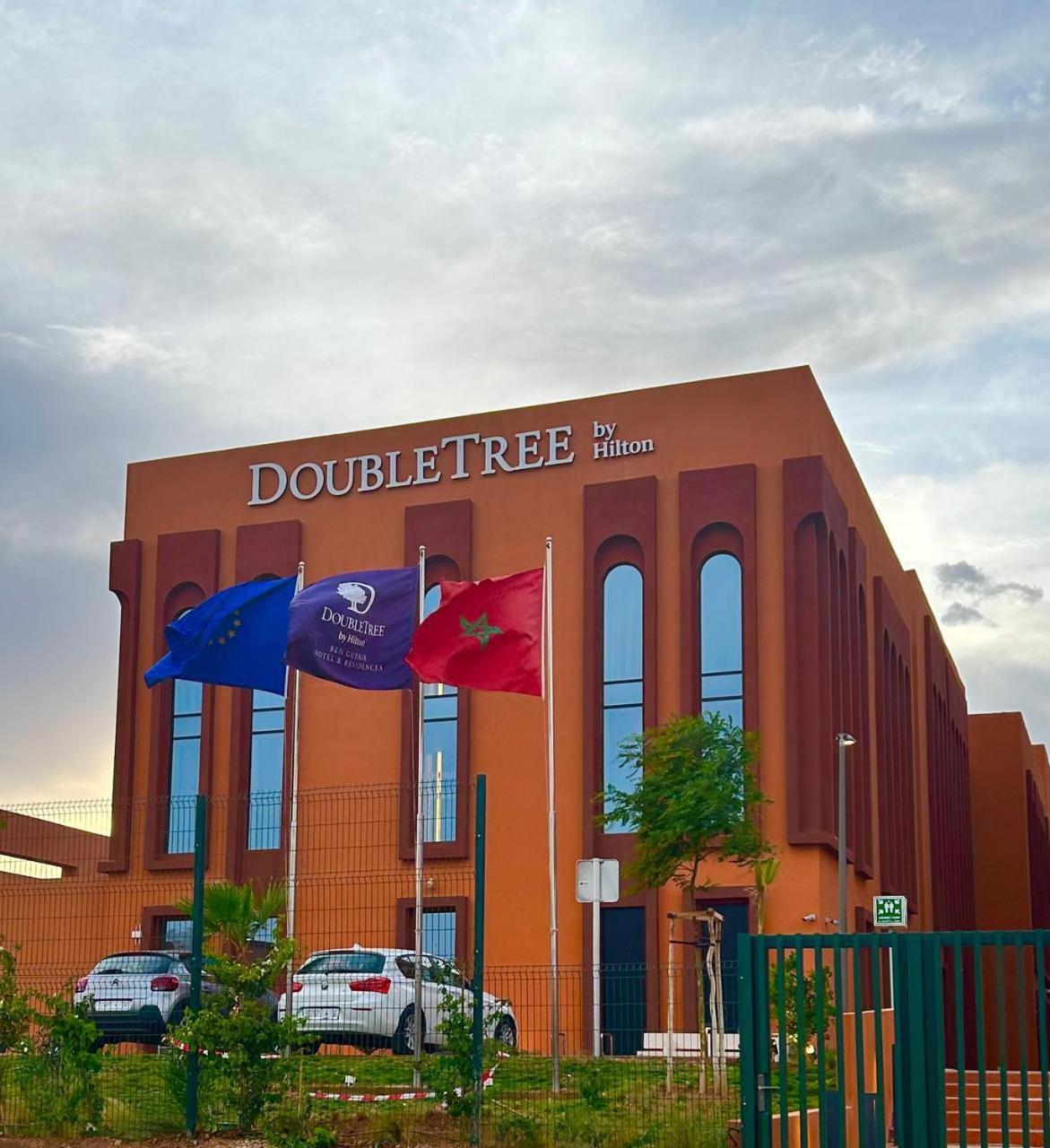 Doubletree By Hilton Ben Guerir Hotel & Residences Benguerir Eksteriør billede